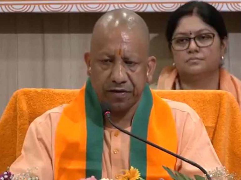 बहराइच में CM योगी का बड़ा बयान- ‘जब भाजपा सरदार पटेल की जयंती मनाती है, तब विपक्ष जिन्ना का गुणगान गाती है’