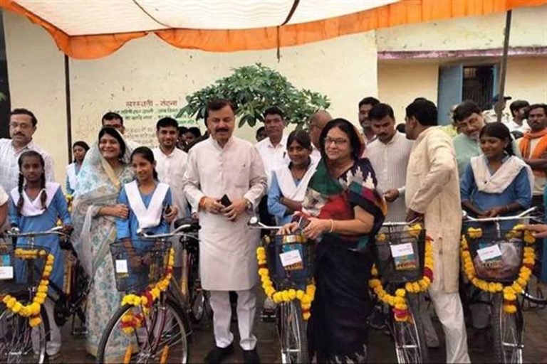 सरकारी स्कूलों में बच्चों को गुणवत्तापूर्ण शिक्षा देने के लिये राज्य सरकार वचनबद्ध