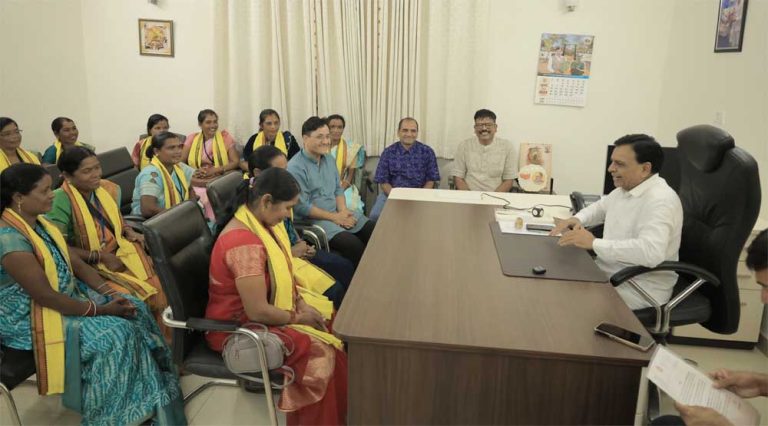 जनजातीय वर्ग के सर्वांगीण विकास के लिए सरकार है संकल्पित : उप मुख्यमंत्री देवड़ा