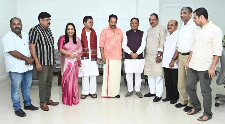 मुख्यमंत्री साय से केरल व ओडिशा के सांसदों का प्रतिनिधिमंडल मिला, सौजन्य भेंट