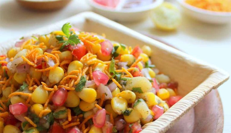बारिश के मौसम में शाम के नाश्ते बनाएं स्वीट कॉर्न चाट