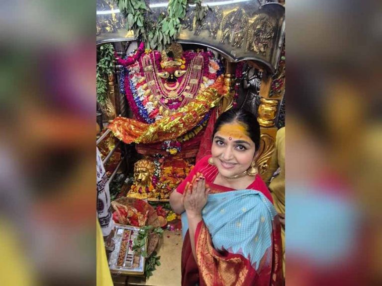 मिर्जापुर पहुंचीं इंदिरा कृष्णा ने किए विंध्यवासिनी के दर्शन, बोलीं- ‘मंदिर से मेरा खास जुड़ाव’