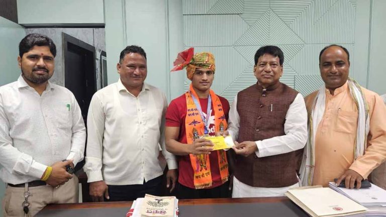 भोपाल में हुआ गोल्ड विजेता पृथ्वीराजसिंह का सम्मान, विधायक ने किया अभिनंदन