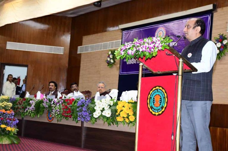 विधानसभा में संसदीय रिपोर्टिंग पर वर्कशॉप: नेता प्रतिपक्ष महंत बोले- पत्रकार हैं नारद,  डॉ सुधांशु त्रिवेदी ने सिखाई संसदीय रिपोर्ट
