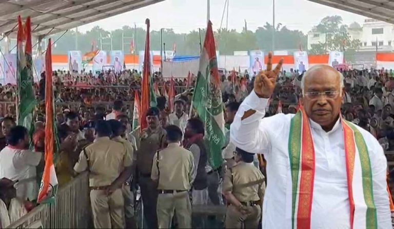 कांग्रेस के राष्ट्रीय अध्यक्ष मल्लिकार्जुन खड़गे छत्तीसगढ़ दौरे पर, किसान-जवान-संविधान सभा करेंगे संबोधित