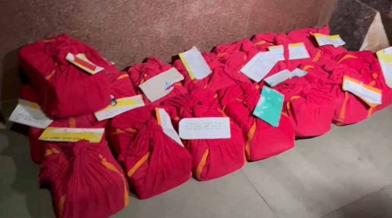 शराब घोटाला :  EOW ने विशेष कोर्ट में 28 आबकारी अधिकारियों के खिलाफ 2300 पन्नों का चालान किया पेश