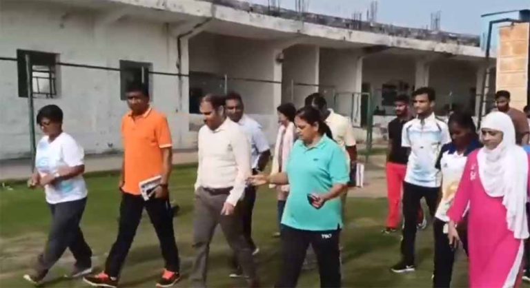 जिला कलेक्टर ने किया स्टेडियम व स्पोर्ट्स कॉम्प्लेक्स का बारीकी से निरीक्षण