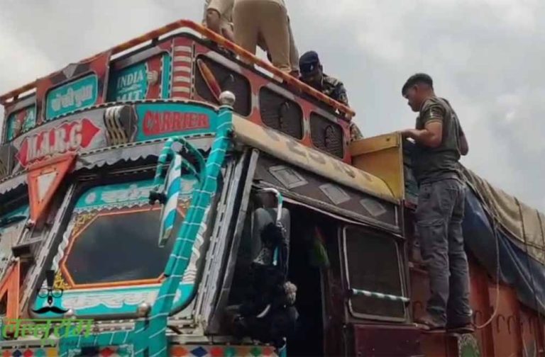 सीक्रेट चेंबर में छिपा था गांजा: ‘पुष्पा’ की तर्ज पर तस्करी, पुलिस ने पकड़ा 120 किलो माल