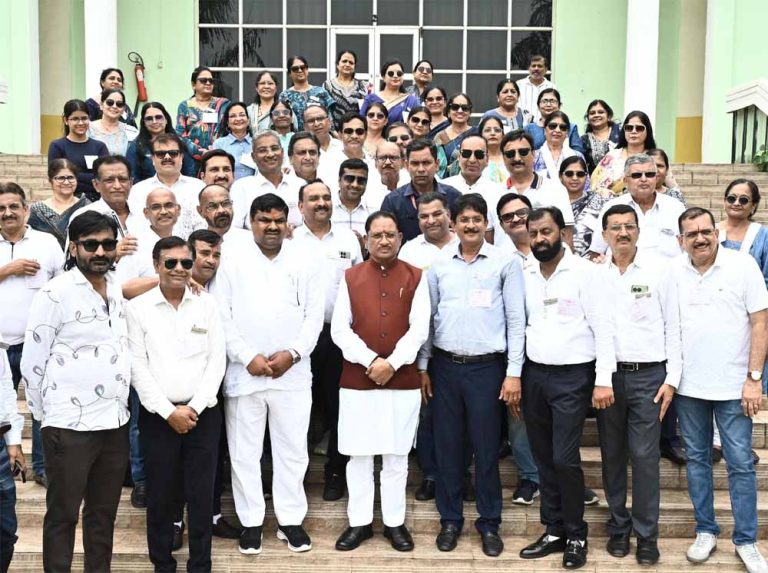 मुख्यमंत्री साय से मिला जैन समाज का प्रतिनिधिमंडल, सौजन्य भेंट में रखे समाज के मुद्दे