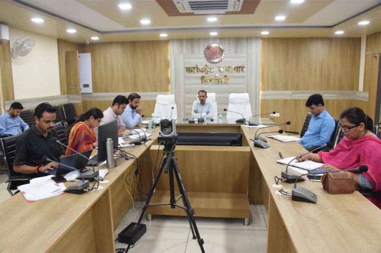 कलेक्टर ने व्हीसी के माध्यम से की बाढ़ आपदा प्रबंधन की समीक्षा