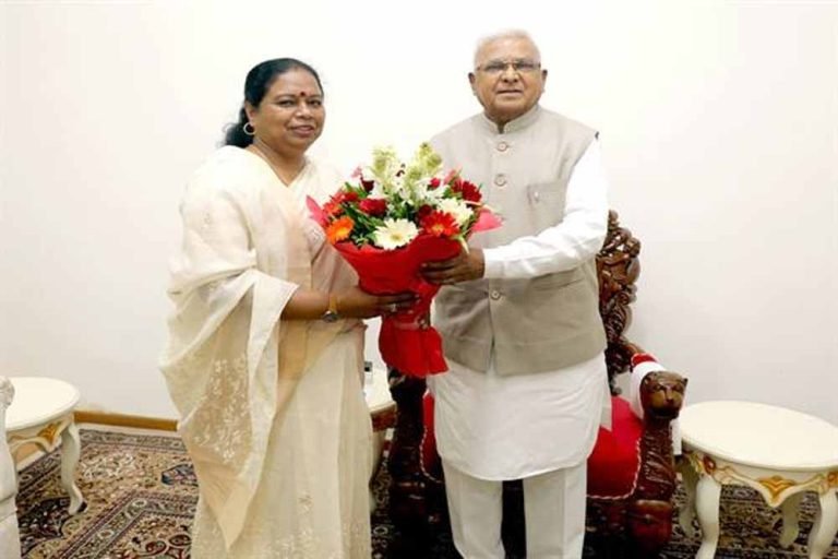 राज्यपाल पटेल ने महापौर मालती राय को दी बधाई