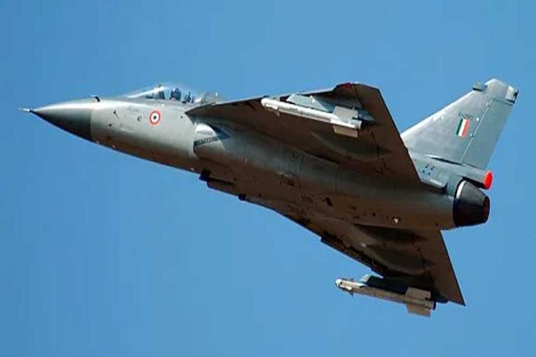 देशी फाइटर जेट को मिलेगी ब्रह्मोस की ताकत, मोदी सरकार खोलने जा रही है तिजोरी