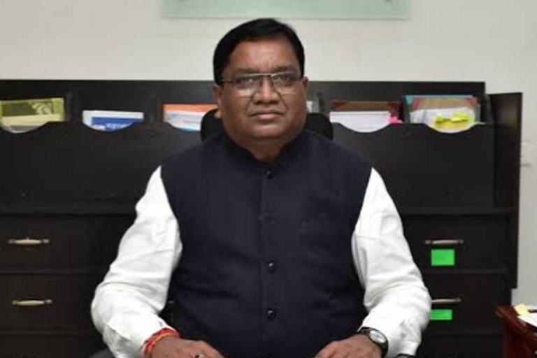 राजस्व प्रकरणों के निराकरण सहित खाद-बीज की सुलभता और मौसमी बीमारियों के नियंत्रण एवं उपचार हेतु प्रभावी पहल करने पर बल
