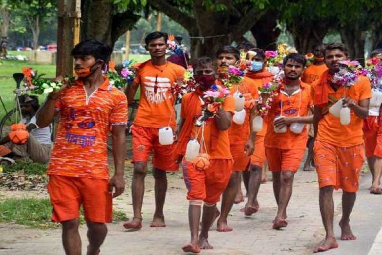अब कांवड़ियों पर बरसेंगे फूल, बरेली में मस्जिद के पास से निकलेगा पहला जत्था