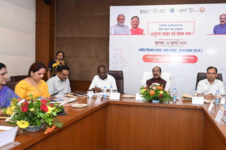 महापौरो और आयुक्तो ने शहरों को स्वच्छ और सुंदर बनाने उप मुख्यमंत्री अरुण साव के साथ किया मंथन