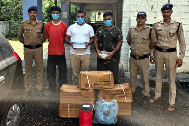 देहरादून में बड़ी कार्रवाई, 125 किलोग्राम डायनामाइट के साथ तीन लोग गिरफ्तार