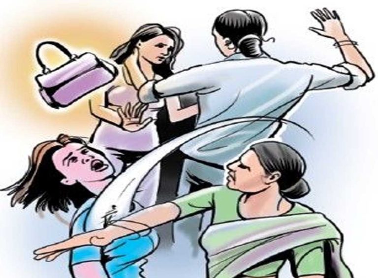 जानलेवा लूट की वारदात: धार जिले में दुकानदार महिला पर हमला, लाखों के जेवर छीन लिए