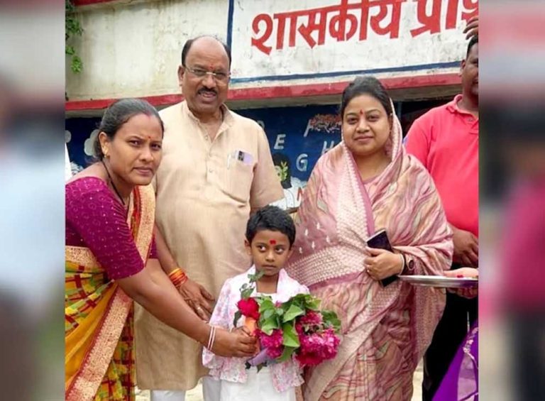 BJP सांसद हिमाद्री सिंह ने बेटी को सरकारी प्राथमिक स्कूल में दाखिल कर विश्वसनीय शिक्षा का दिया संदेश