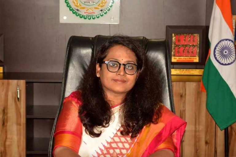 धरती आबा के तहत जनजाति क्षेत्रों के पात्र हितग्राहियों को विभागीय योजनाओं से करें लाभान्वित: -कलेक्टर श्रीमती तुलिका प्रजापति