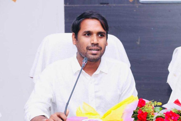 बच्चों के जाति प्रमाण पत्र, खाद-बीज वितरण, ई-ऑफिस दिया जोर
