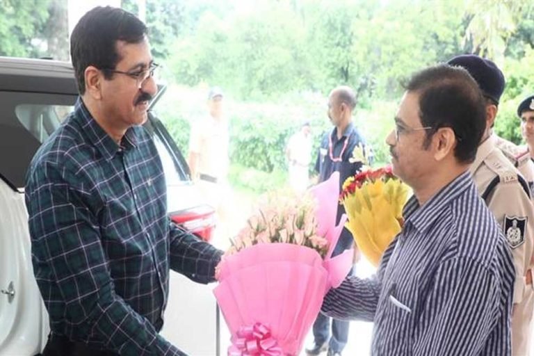 उच्च न्यायालय के मनोनीत मुख्य न्यायाधिपति न्यायमूर्ति संजीव सचदेवा का  राजभवन आगमन हुआ