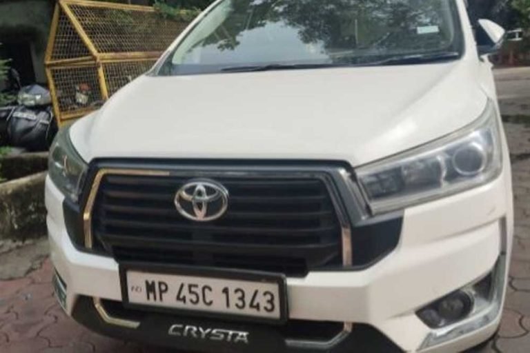 सस्पेंस उज्जैन में: एक नंबर पर दो वाहन, एक का संबंध मुख्यमंत्री के काफिले से