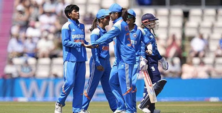 टीम में आई बुमराह जैसी स्विंगर! क्रांति गौड़ की एंट्री से बढ़ी विपक्ष की चिंता