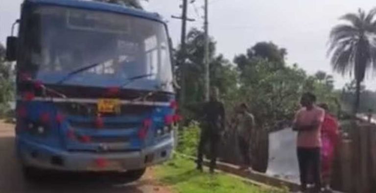 गढ़चिरौली के सुदूर गांव में आजादी के बाद पहली बार पहुंची सरकारी बस, ग्रामीणों में खुशी