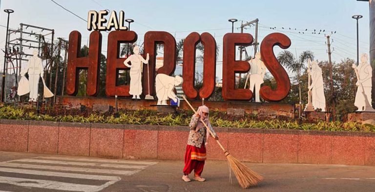 इंदौर की सफाई को कांग्रेस सांसद ने बताया मिसाल, कहा – यूरोप नहीं, यहां से सीखें