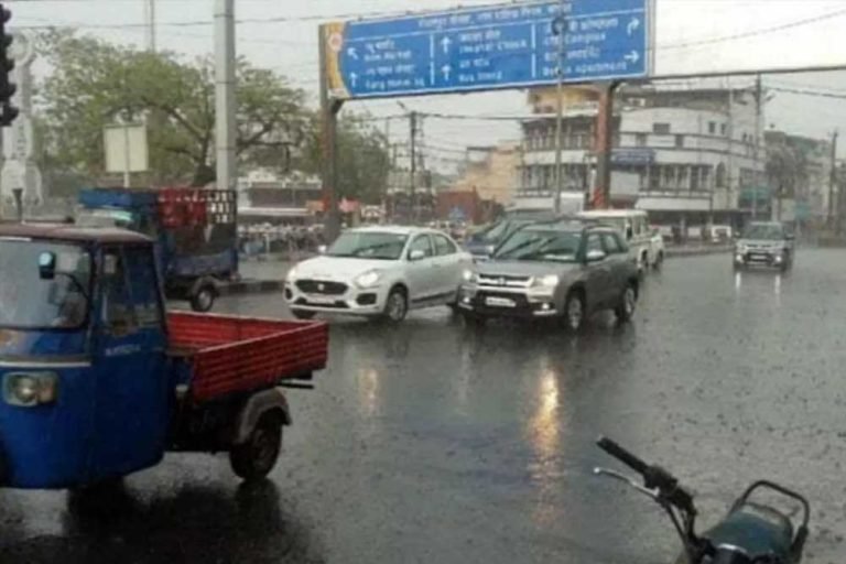 मौसम का कहर: कई जिलों में भारी बारिश, प्रशासन ने जारी किया बाढ़ का अलर्ट