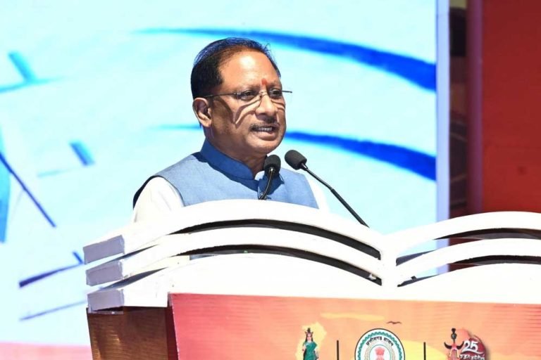 मुख्यमंत्री ने मैदानी स्वास्थ्य अमले के लिए 151 नए वाहनों को दिखाई हरी झंडी