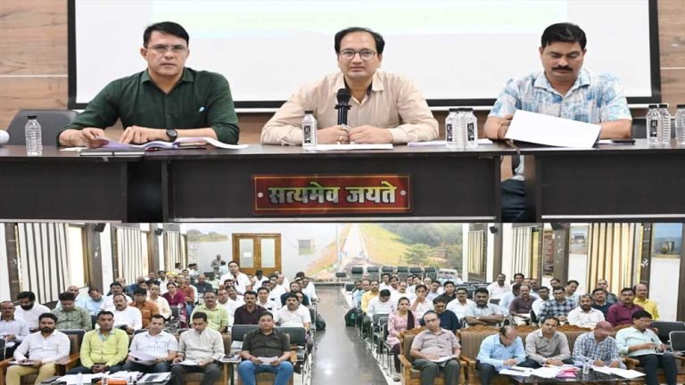कलेक्टर ने खेती के लिए खाद बीज और ऋण की सतत आपूर्ति करते रहने के निर्देश