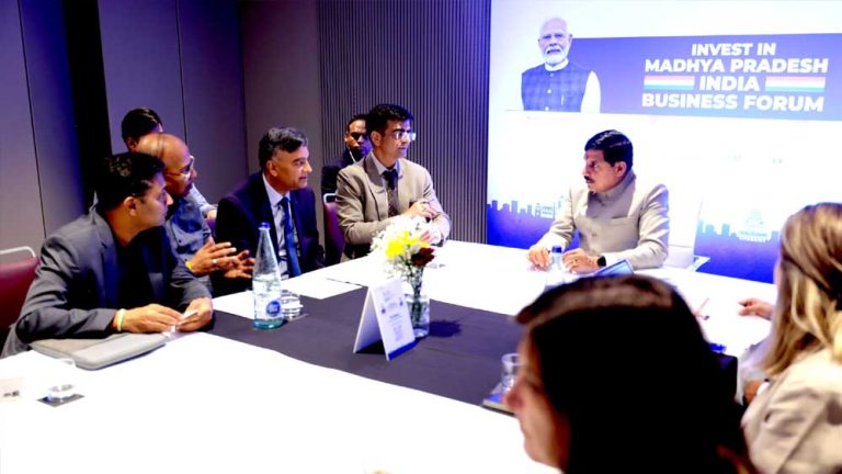 मुख्यमंत्री डॉ. यादव ने बार्सिलोना में टेक्सटाइल कंपनियों संग की राउंड टेबल मीटिंग