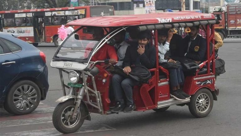 सस्ती सवारी की सौगात: इंदौर में ई-रिक्शा का किराया तय, ₹10 में 2 KM सफर