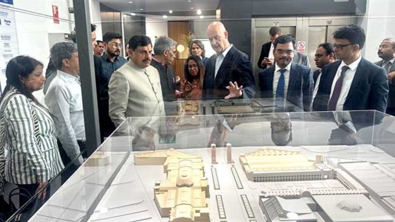 मुख्यमंत्री डॉ. यादव ने ‘फीरा दे बार्सिलोना’ में देखा स्पेन के स्मार्ट सिटी का मॉडल