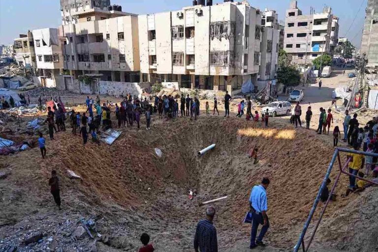 IDF का गाजा पर कहर, हवाई हमले में 74 फिलिस्तीनियों की मौत
