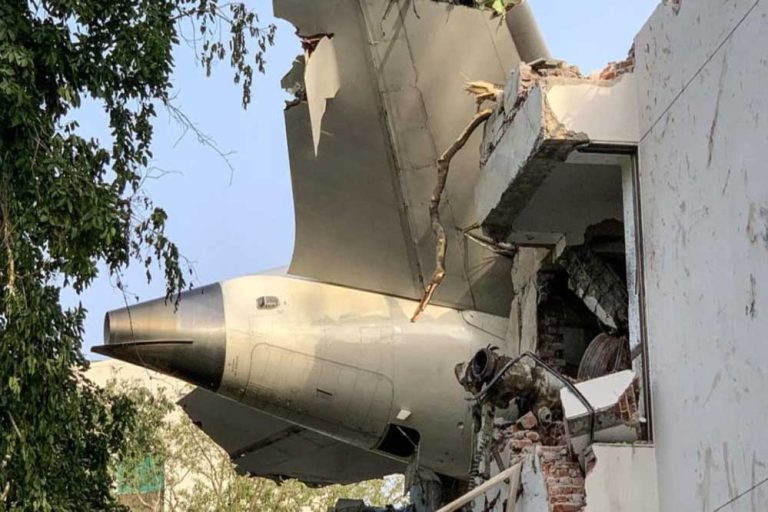 यूके में AI 171 हादसे के पीड़ितों के परिजन एयर इंडिया और बोइंग पर मुकदमा दर्ज कराने की तैयारी में, ब्रिटिश अदालत