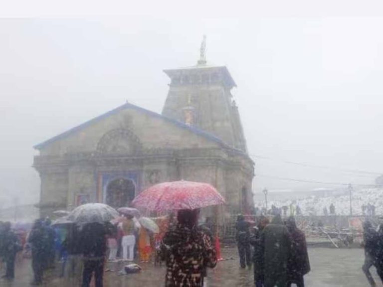 सोनप्रयाग और गौरीकुंड में रोके गए यात्री, भारी बारिश से चलते केदारनाथ यात्रा रोकी