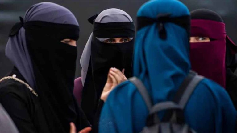 बुर्का और हिजाब पहनने पर कजाकिस्तान की सरकार ने लगा बैन