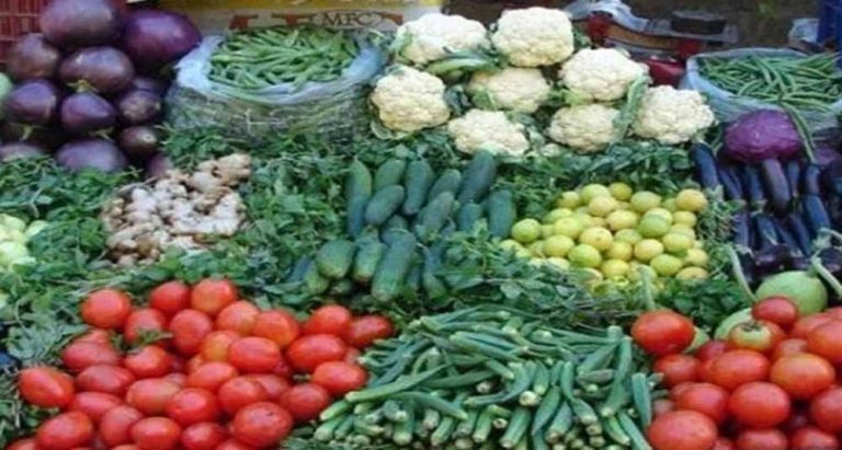 बाज़ार में सब्ज़ियां महंगी, किचन में मचा हाहाकार