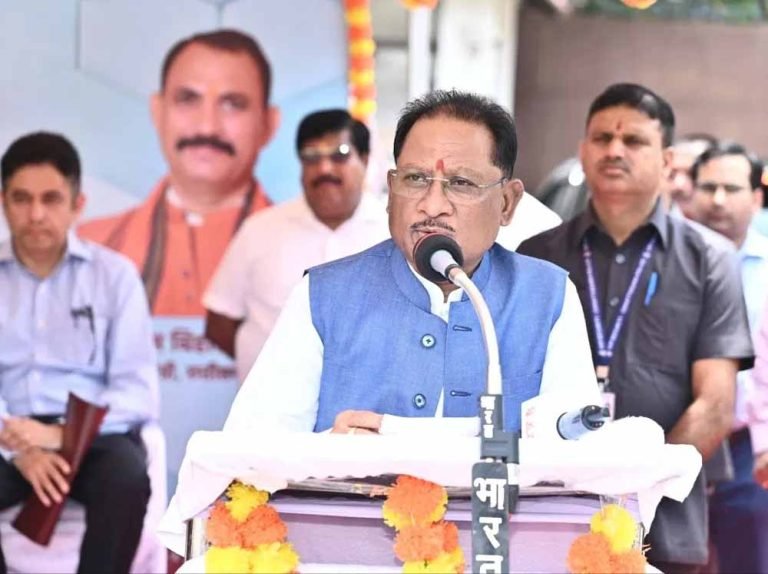स्वास्थ्य सेवा को मिली रफ्तार: जल्द शुरू होंगी 851 एंबुलेंस, CM साय ने 151 नए वाहनों को दिखाई हरी झंडी