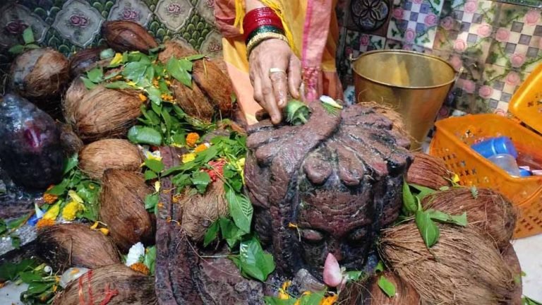 आस्था का केंद्र: इस मंदिर में शिव भक्तों को मिलती है संतान सुख की सौगात
