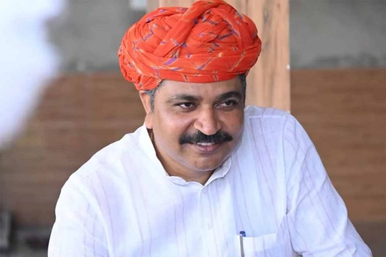 नेता प्रतिपक्ष टीकाराम जूली अमेरिका रवाना, विश्व मंच पर रखेंगे विचार