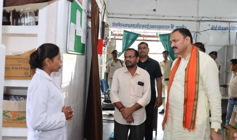 स्वास्थ्य मंत्री ने बंजारीडाड PHC का किया औचक निरीक्षण, व्यवस्थाओं का लिया जायजा