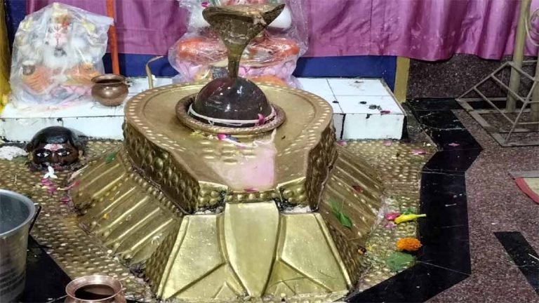 स्वयंभू नरहरेश्वर महादेव: आस्था का अद्भुत केंद्र, जहां दर्शन भर से मिलती है कृपा
