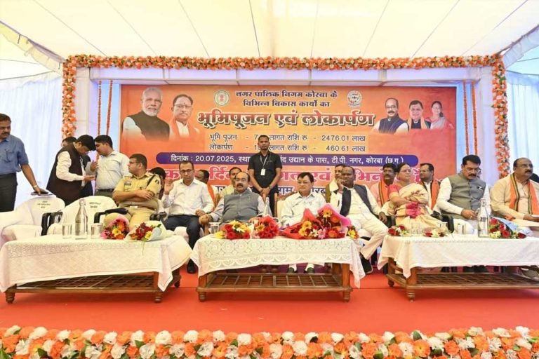 उप मुख्यमंत्री ने अटल परिसर का किया लोकार्पण, पूर्व प्रधानमंत्री  अटल बिहारी बाजपेयी की प्रतिमा का अनावरण भी किया