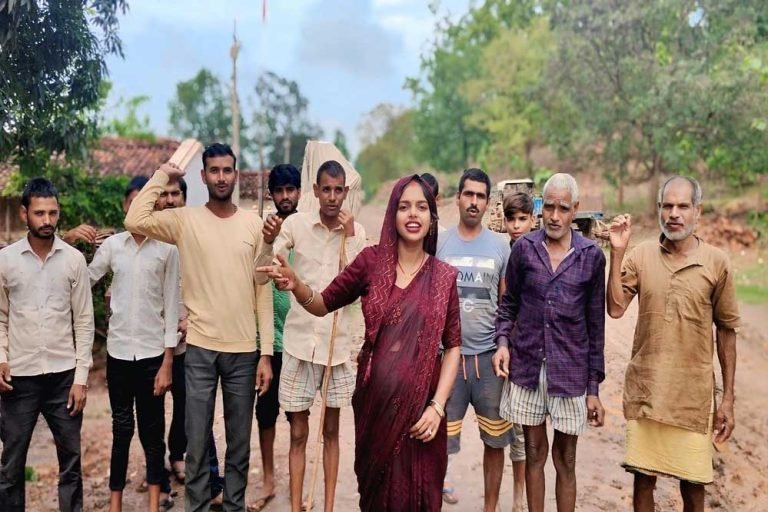 जज़्बे को सलाम! लीला साहू के संघर्ष से बदली तस्वीर, सड़क निर्माण का हुआ शुभारंभ