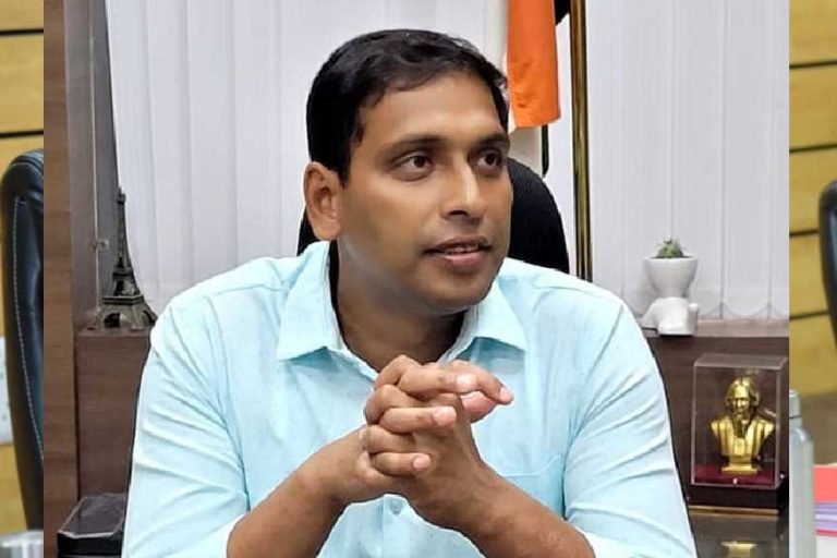 ‘कोई सपना अधूरा न रहे’ – कलेक्टर आशीष सिंह ने भरी 22 जरूरतमंद बच्चों की फीस