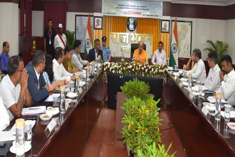 प्रधानमंत्री जनमन योजना के क्रियान्वयन की समीक्षा की राज्यपाल ने
