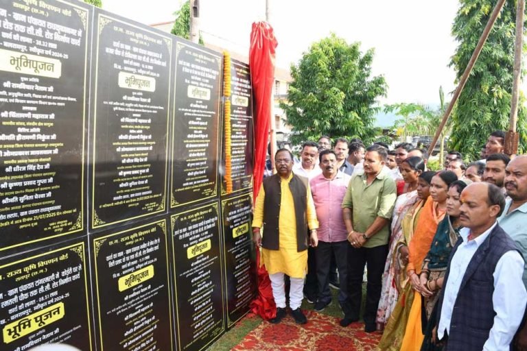 कृषि मंत्री ग्राम जाबर में आयोजित किसान सम्मेलन में हुए शामिल